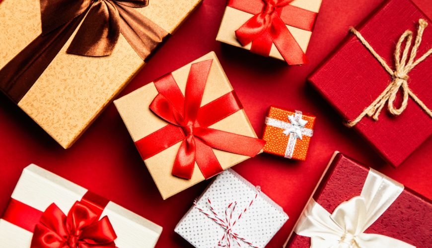 TOP 10 GIFTS TO BRING BACK FOR FAMILY AND FRIENDS